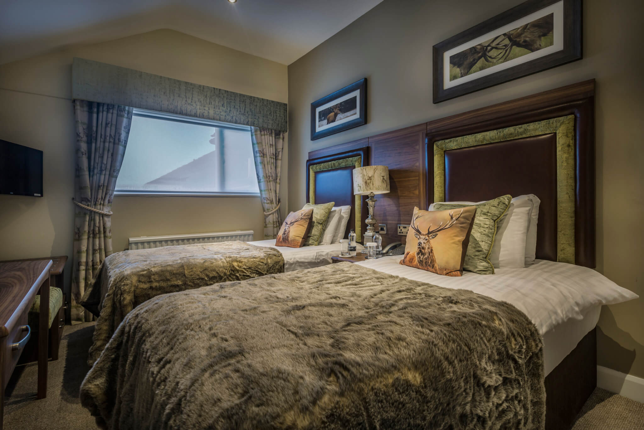 Classic Twin Room Hotel Helmsley York 1 scaled