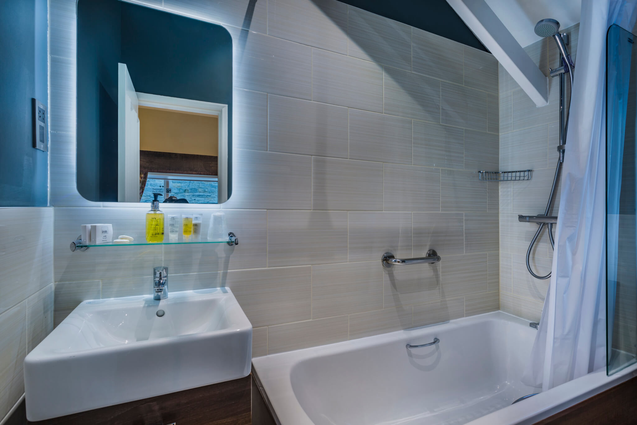Classic Twin Room Hotel Helmsley York 2 scaled